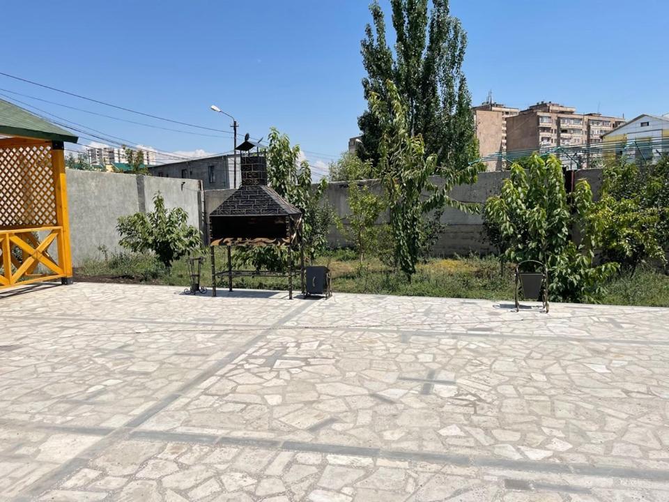 Golden Seconds Hotel Yerevan Exterior foto