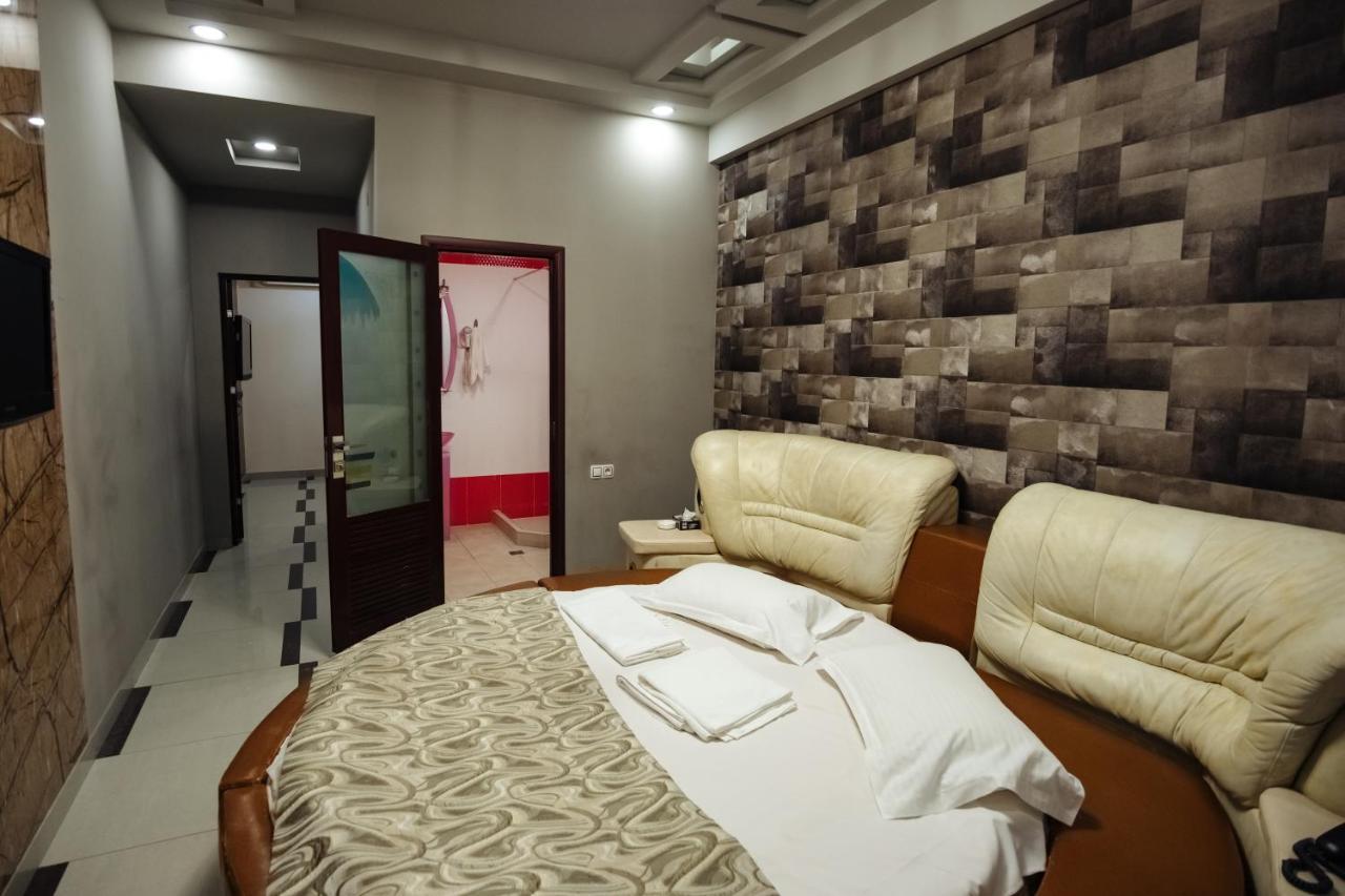 Golden Seconds Hotel Yerevan Exterior foto