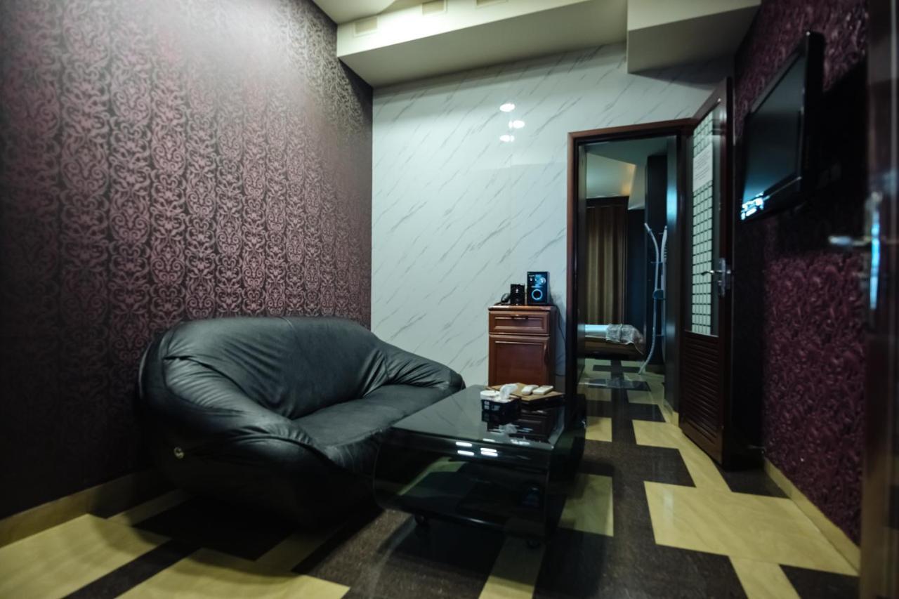 Golden Seconds Hotel Yerevan Exterior foto