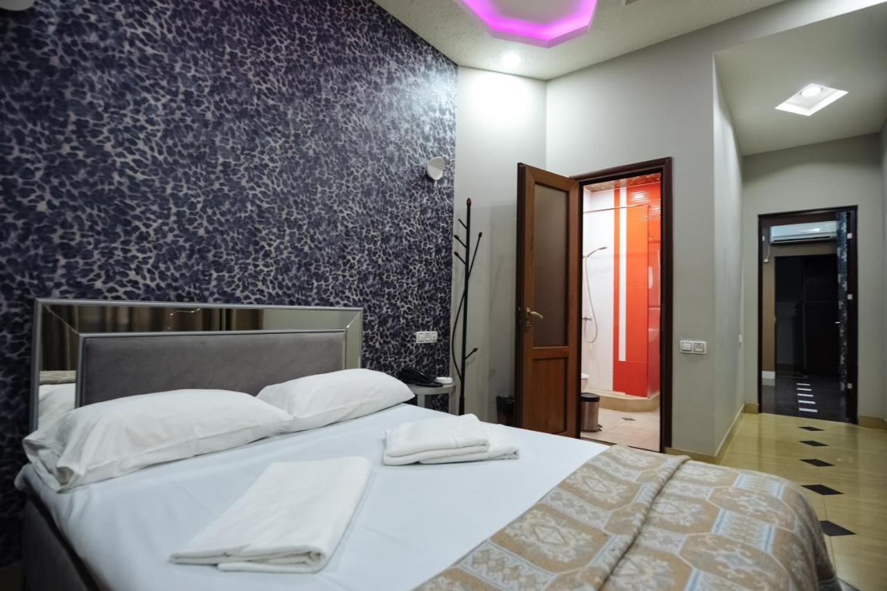 Golden Seconds Hotel Yerevan Exterior foto
