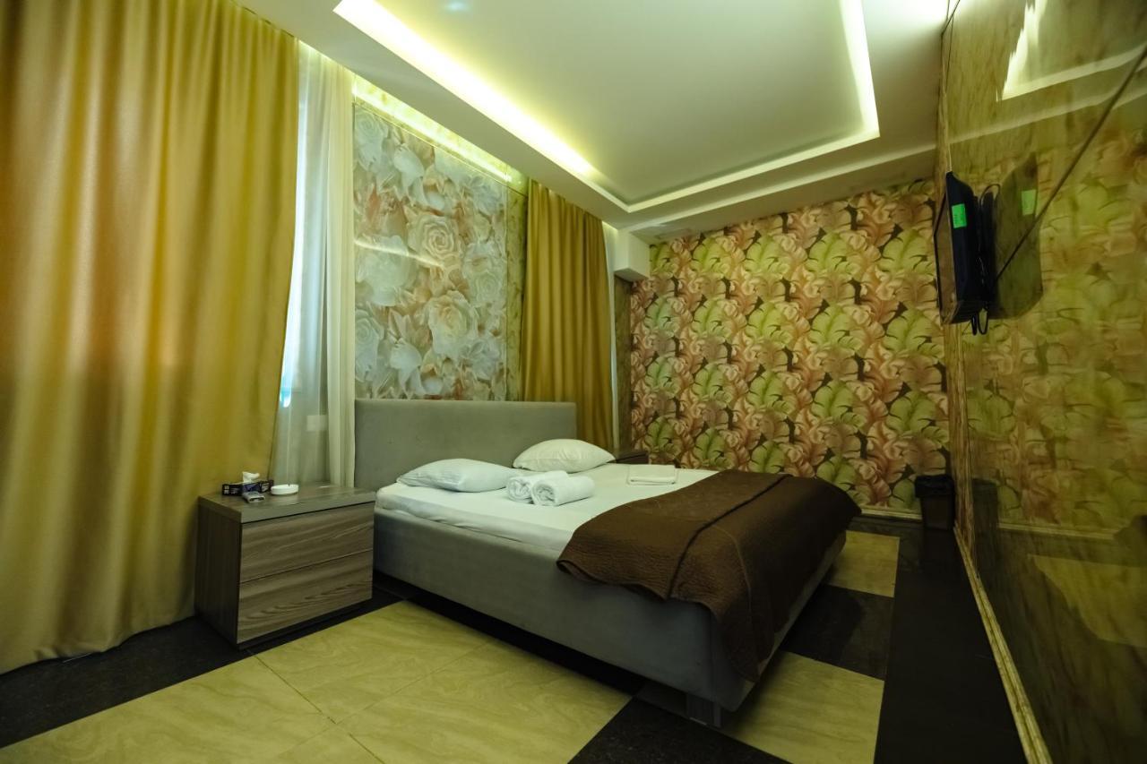Golden Seconds Hotel Yerevan Exterior foto