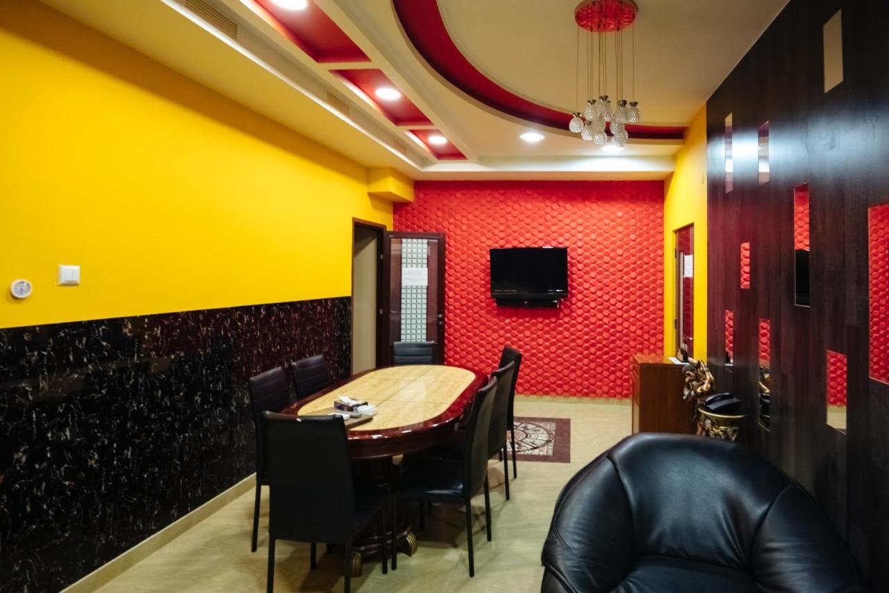 Golden Seconds Hotel Yerevan Exterior foto