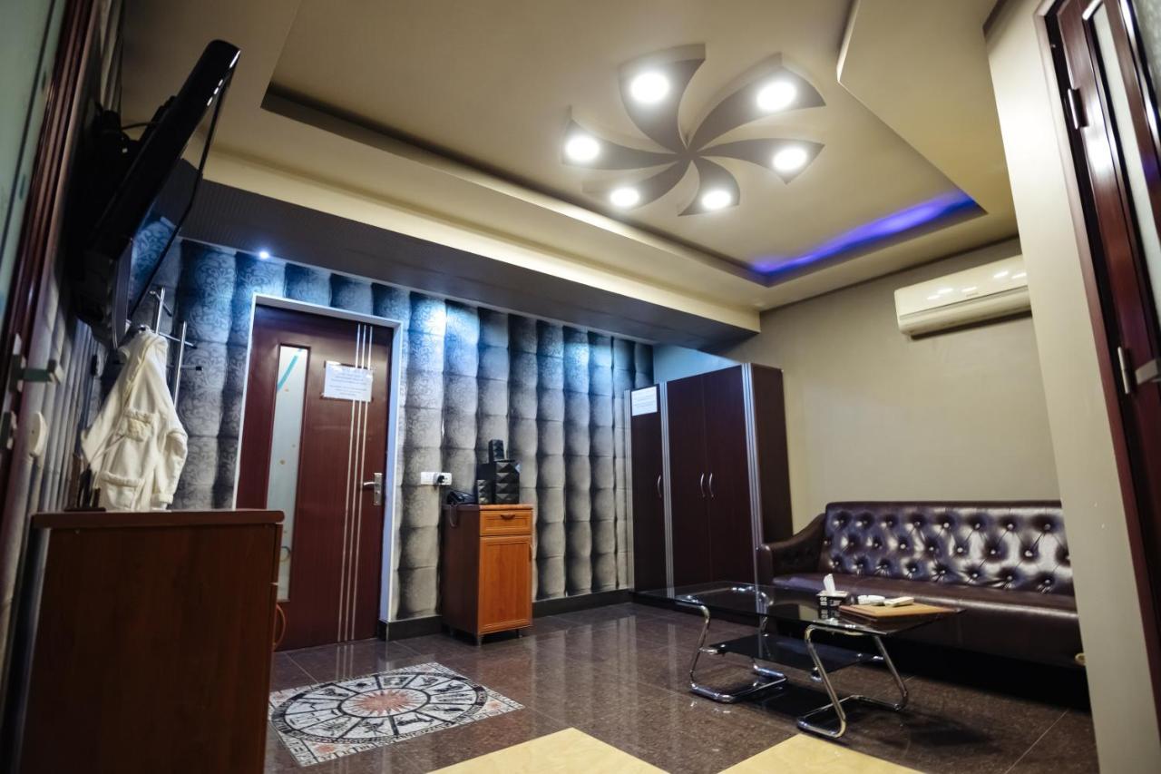 Golden Seconds Hotel Yerevan Exterior foto