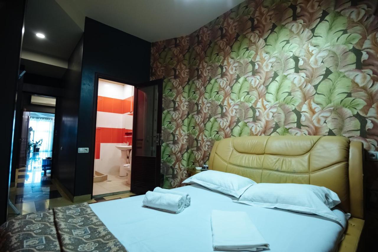 Golden Seconds Hotel Yerevan Exterior foto