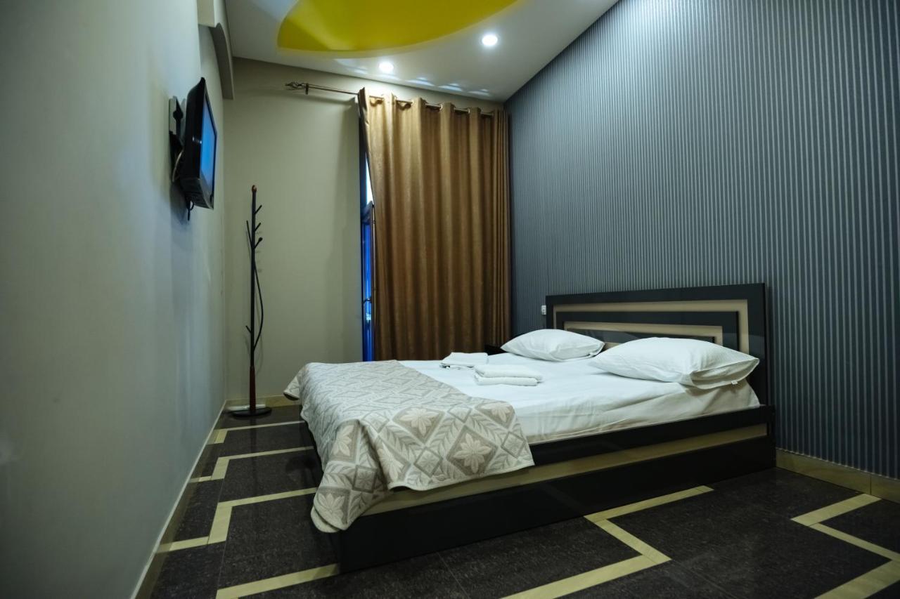 Golden Seconds Hotel Yerevan Exterior foto