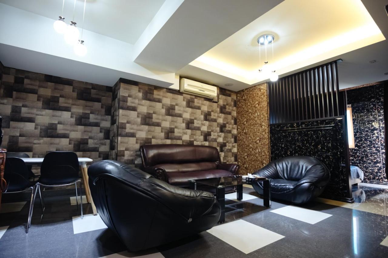 Golden Seconds Hotel Yerevan Exterior foto