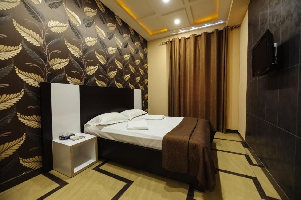 Golden Seconds Hotel Yerevan Exterior foto