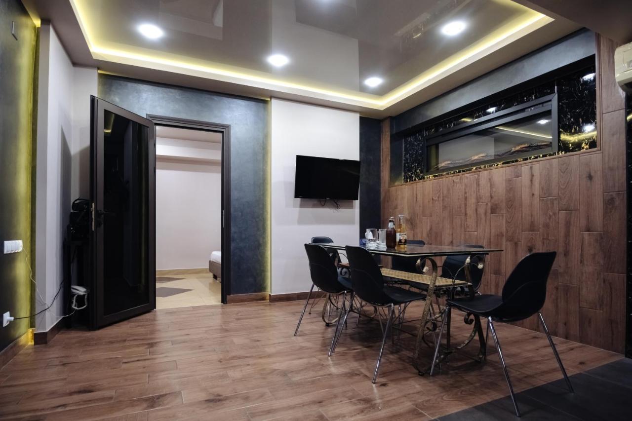 Golden Seconds Hotel Yerevan Exterior foto