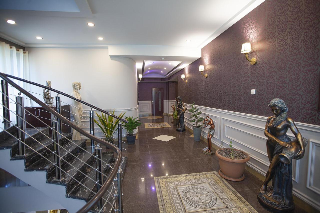 Golden Seconds Hotel Yerevan Exterior foto