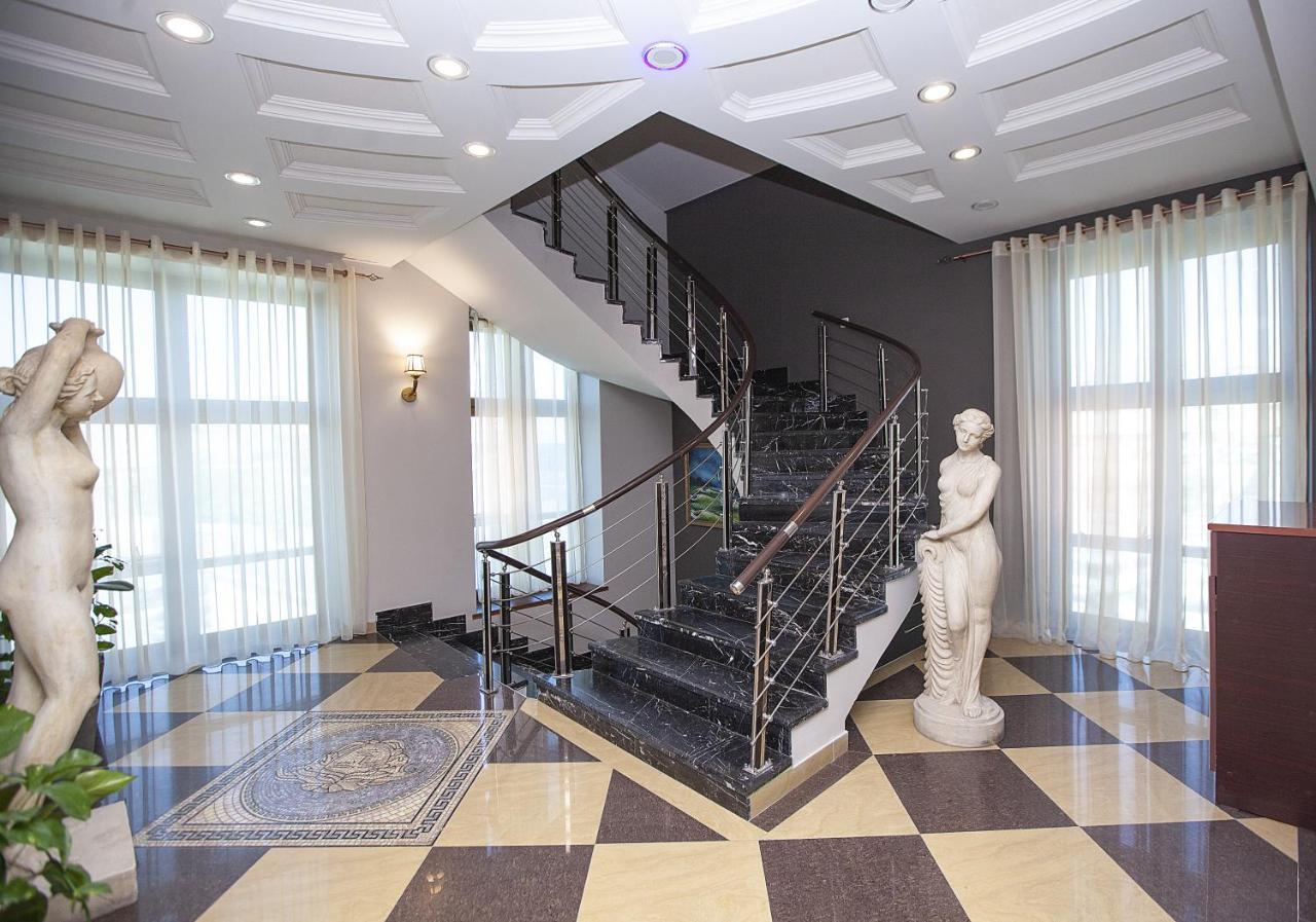 Golden Seconds Hotel Yerevan Exterior foto