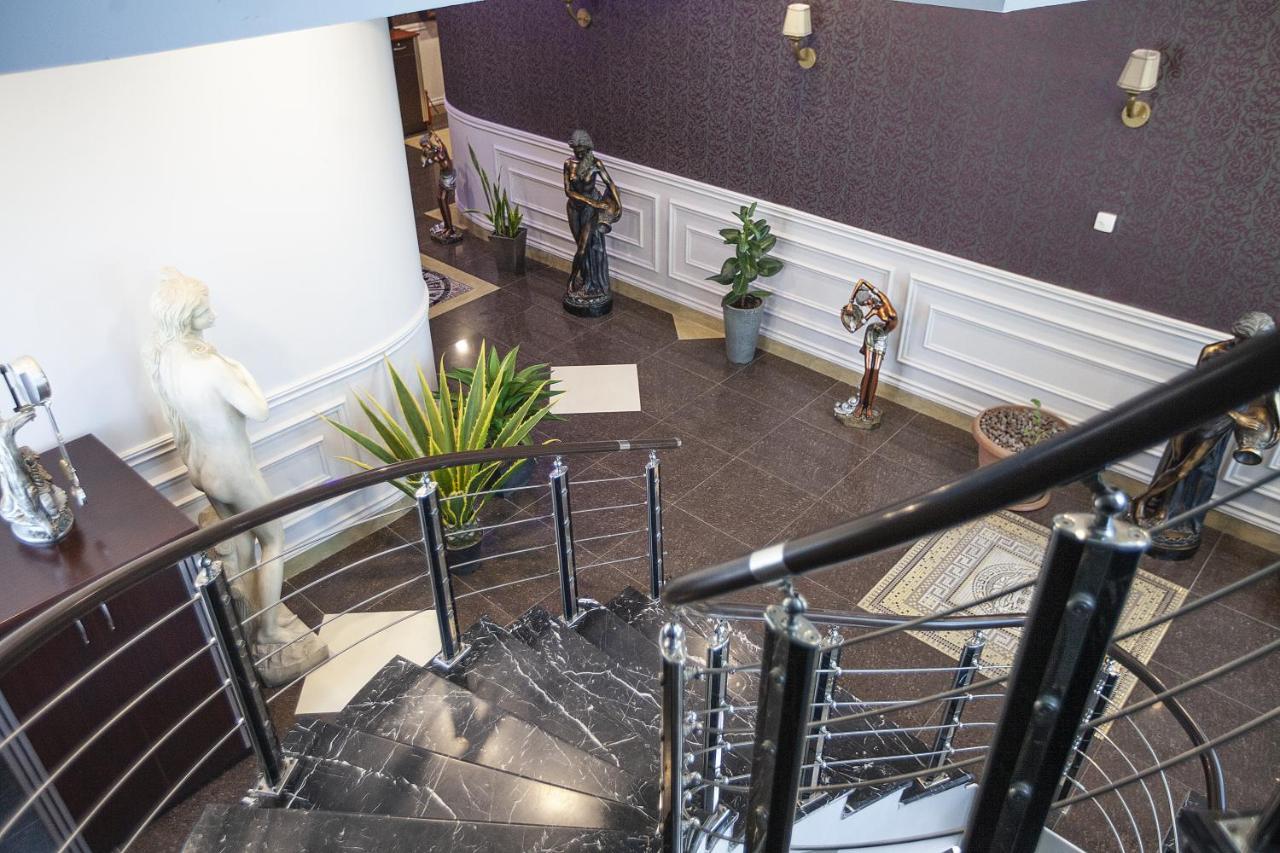 Golden Seconds Hotel Yerevan Exterior foto