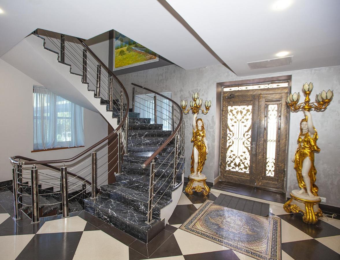 Golden Seconds Hotel Yerevan Exterior foto