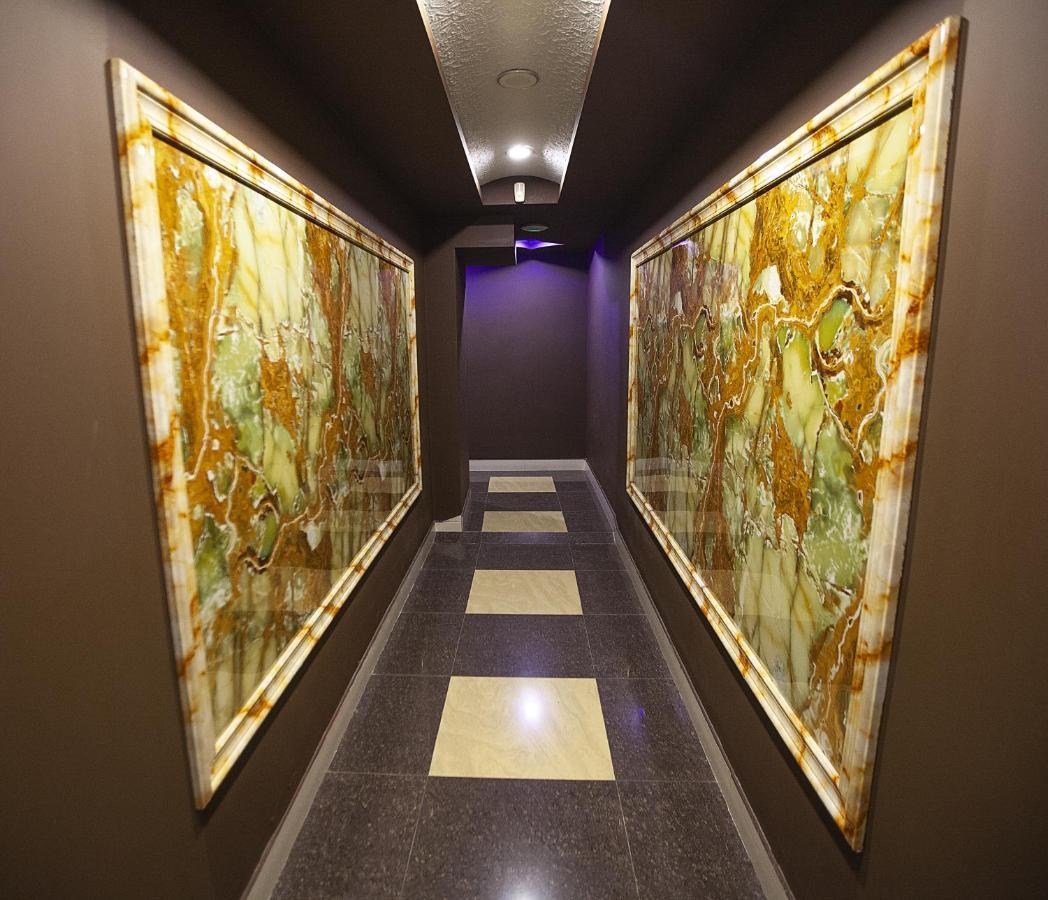 Golden Seconds Hotel Yerevan Exterior foto